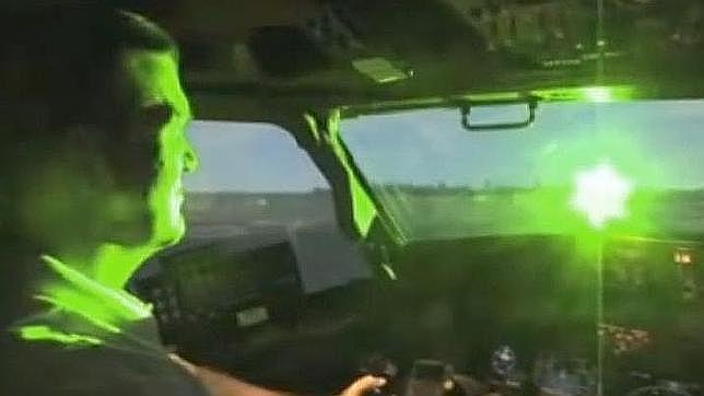 Resultado de imagen de rayo laser cabina avion